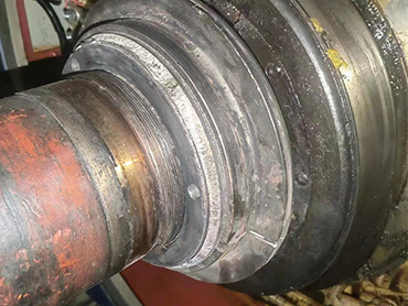 風機軸修復中